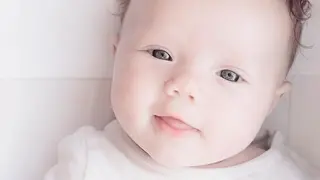 Beb&eacute; feliz
