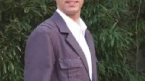 1188375896.jpg