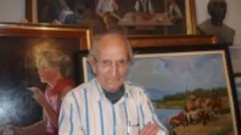 1189582403.jpg