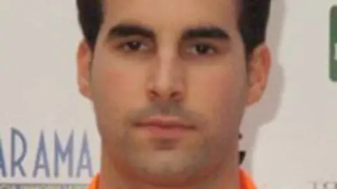 1198059802.jpg