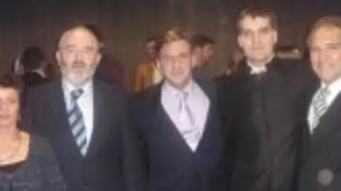 1229586778.jpg
