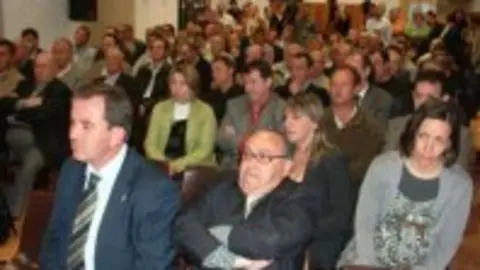 1239781404.jpg