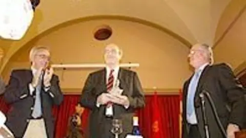 1255504425.jpg