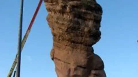 1269422313.jpg