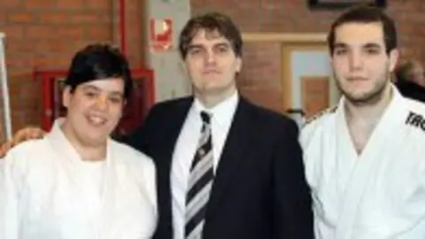 1271229841.jpg