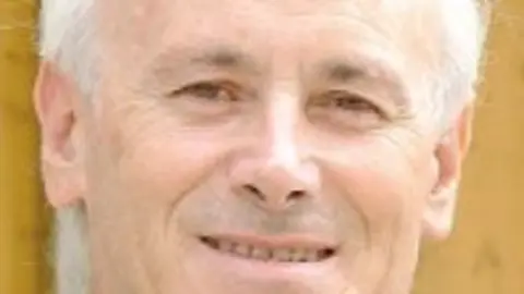 1276676102.jpg