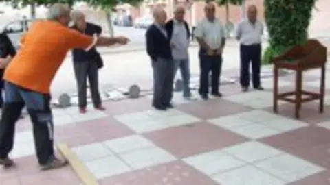 1285745412.jpg