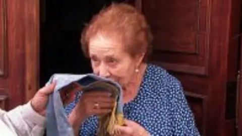 1317122389.jpg