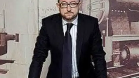1321867354.jpg