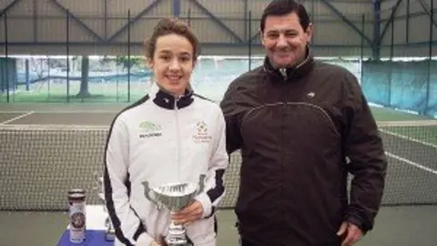 Portada-19-Sandra-Mart&iacute;nez-campeona-de-Navarra-sub-16-1069-300x225.jpg