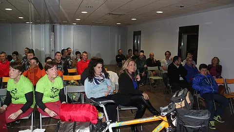 22-Charla-camino-santiago-en-bici-por-bicigrinos-1072.jpg