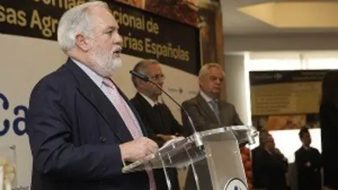 16-Ministro-Miguel-Arias-Ca&ntilde;ete-1074-300x200.jpg