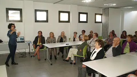 42-Asociaci&oacute;n-Mujeres-Albahaca-charla-y-ejercicios-sobre-Sue&ntilde;o-y-Salud-1074.jpg
