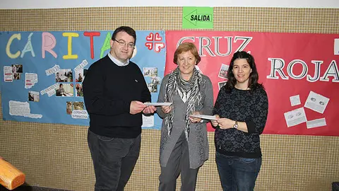 11-Donativo-a-C&aacute;ritas-y-Cruz-Roja-local-Cintru&eacute;nigo-1075.jpg