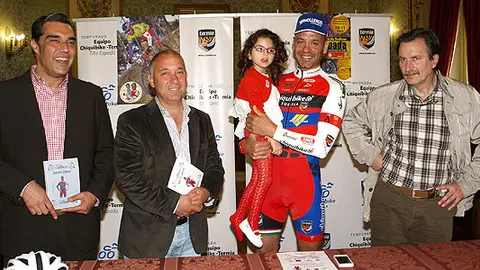 Tito-Espada-reto-web.jpg