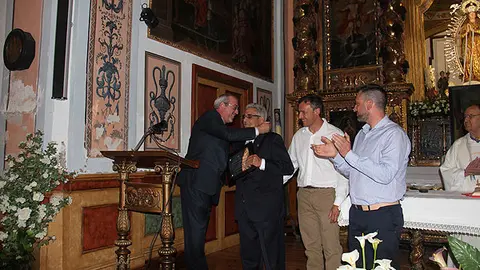 9-Joaqu&iacute;n-Garbayo-recibe-la-placa-1076.jpg