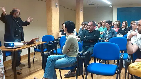 4-Florencio-Luengo-inici&oacute;-El-ciclo-de-conferenciaS-de-BIHAR-1078.jpg