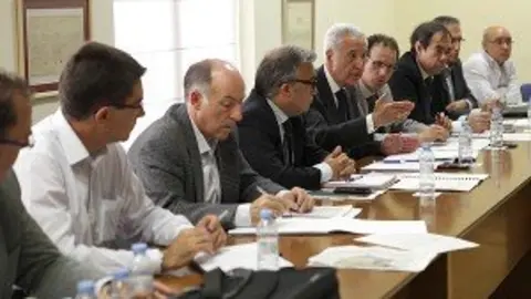 12-Modesto-Lob&oacute;n-aborda-junto-al-sector-la-situaci&oacute;n-de-sequ&iacute;a-actual-1078-300x200.jpg