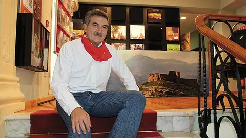 11-Juan-Antonio-Abad-P&eacute;rez-Alcalde-de-Arnedo-con-el-pa&ntilde;uelo-de-fiestas-1093.jpg