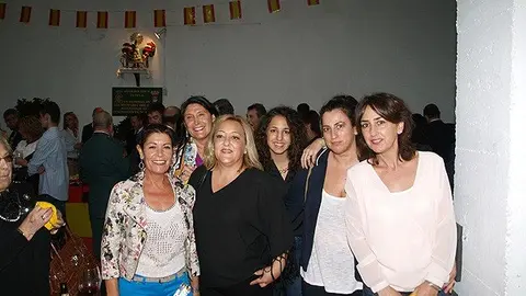 31-Nuria-y-Marijose-celebrando-el-d&iacute;a-Guardia-Civil-10971.jpg