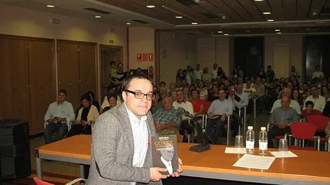 14-Presentaci&oacute;n-libro-de-Pedro-Calvo-1097.jpg