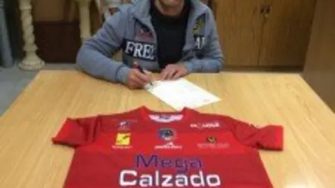 16-I&ntilde;aki-S&aacute;daba-firma-Corellano-1106-225x300.jpg