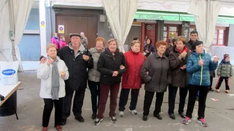 31-V-Cabalgata-solidaria-de-Murchante-comiendo-1108.jpg