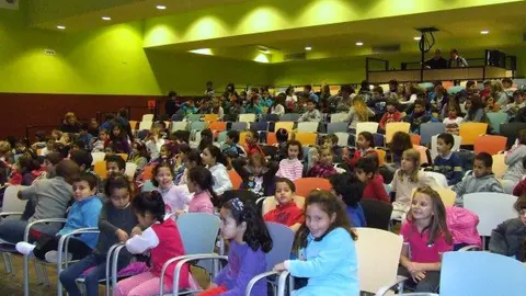 31-Magia-para-ni&ntilde;os-Colegio-Centro-Sarasate-ni&ntilde;os-1109.jpg