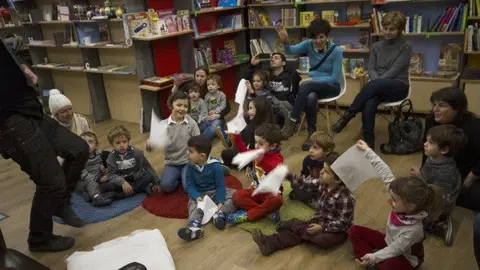 7-Cuentacuentos-en-la-librer&iacute;a-Letras-a-la-taza-1110.jpg