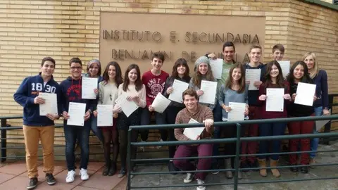 31-IES-Benjam&iacute;n-de-Tudela-entrega-diplomas-de-Cambridge-1111.jpg