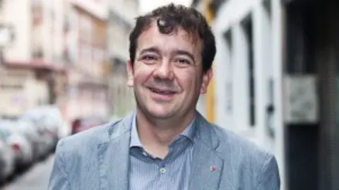 Portada-13-Jes&uacute;s-Garc&iacute;a-Us&oacute;n-candidato-de-Ganemos-en-Tarazona-1112-300x200.jpg