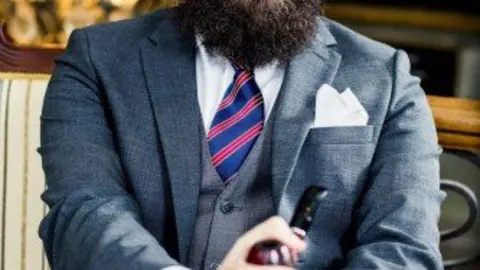 20-Barba-con-traje-1115.jpg