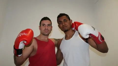 16-Jos&eacute;-L&oacute;pez-y-Carlos-Balanta-kick-boxing-Gym-19-Low-Cost-1118.jpg