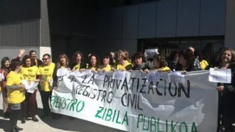 3-Concentraci&oacute;n-contra-privatizaci&oacute;n-Registro-Civil-Tudela-1119.jpg