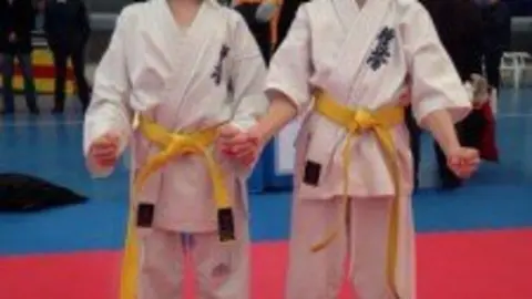 14-Medallistas-K&aacute;rate-Kyokushin-Gym-19-Low-Cost-1119-225x300.jpg