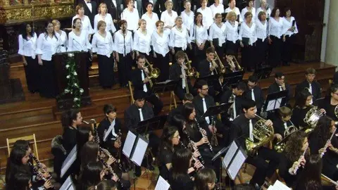 5-Banda-Municipal-de-M&uacute;sica-de-Valtierra-y-la-Coral-Virgen-de-Nieva-1120.jpg