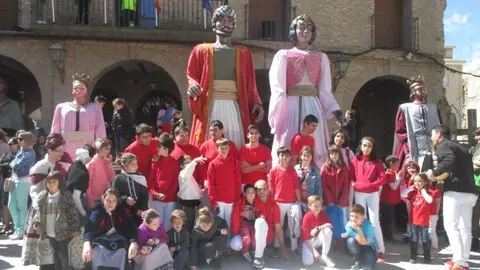 27-Fiestas-de-Pascua-en-Arguedas-gigantes-1121.jpg
