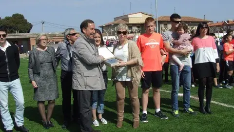 14-Detalle-para-la-familia-de-G&uuml;is-homenaje-Villafranca-1121.jpg