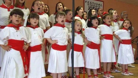 8-Ni&ntilde;as-cantando-jotas-en-Cadreita-1126.jpg