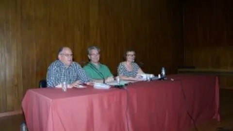 11-Mesa-redonda-con-Ros-Alfaro-y-Rubio-1126-300x225.jpg