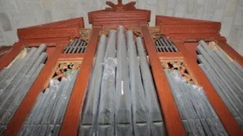 6-Reinstalaci&oacute;n-del-&oacute;rgano-de-Santa-Mar&iacute;a-1130-300x199.jpg