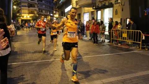 16-Carrera-nocturna-Tudela-saludando-1130.jpg
