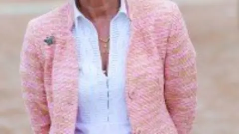 10-Felisa-Mill&aacute;n-chupinera-en-Cintru&eacute;nigo-1139-200x300.jpg