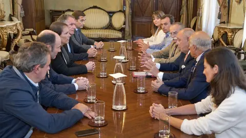 25-Reunion-Gobierno-de-Navarra-y-Camara-de-Comercio-1143-1024x681.jpeg