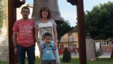 10-Familia-Puig-Fajardo-Mayordomos-Virgen-de-la-Pena-1143-e1443626019873-199x300.jpg