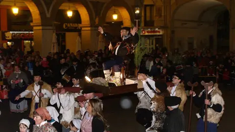 El Olentzero a su llegada en Tudela