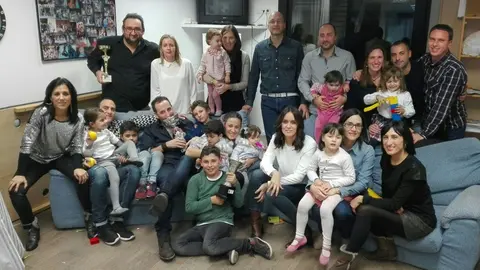 Cuadrilla-con-sus-hijos-1024x623.jpg