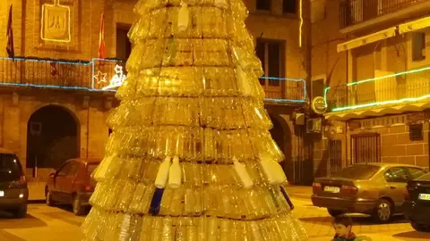 VILLAFRANCA-Árbol-der-botellas-recicladas-WEB-1155.jpg