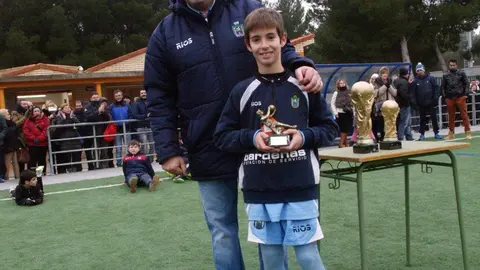 12-Alejandro-Salcedo-Mejor-Portero-torneo-alev&iacute;n-2005-1155-e1452159567483-768x1024.jpg