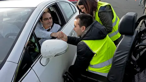 27-Luis-Gonz&aacute;lez-le-cuenta-su-experiencia-a-un-conductor-1155.jpg